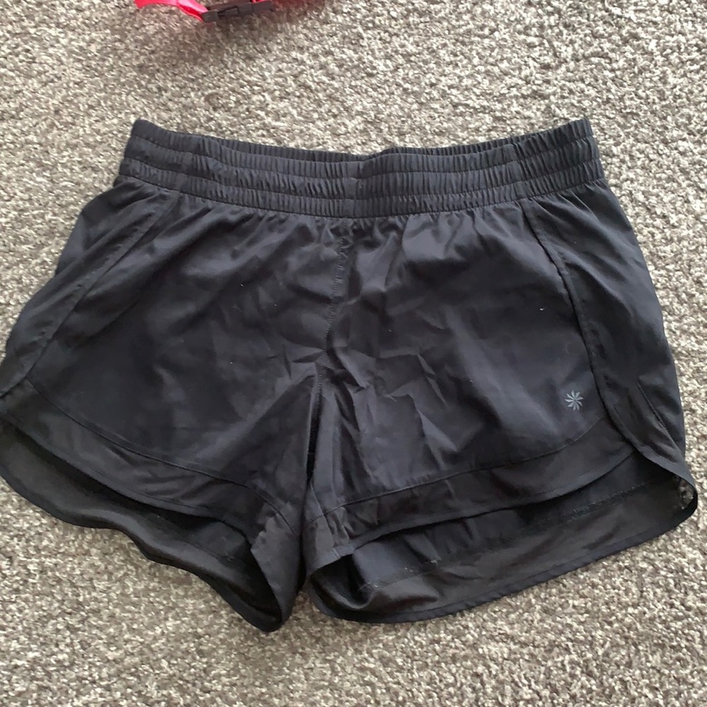 Athleta mesh racer run short sz M